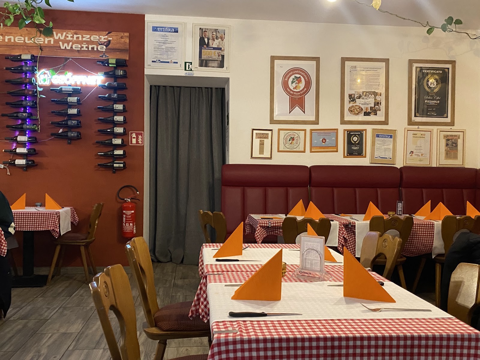 Zeus Pizza: the place