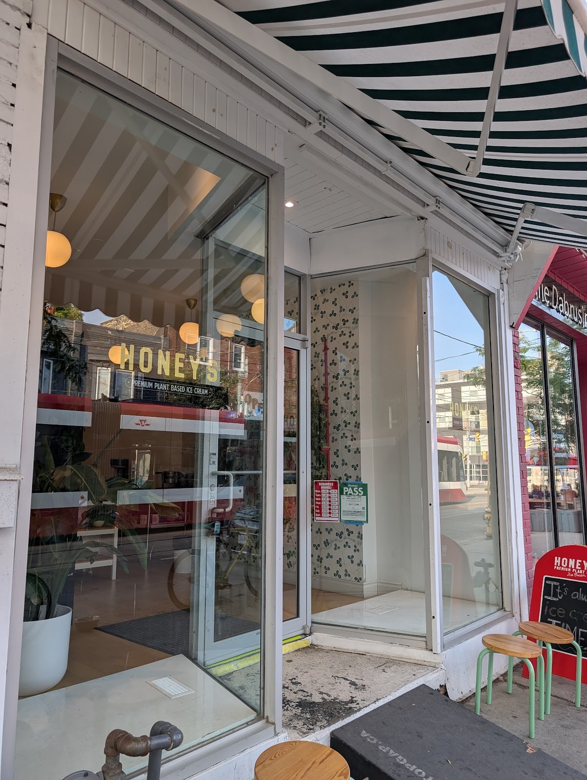 Honey's Ice Cream: the place