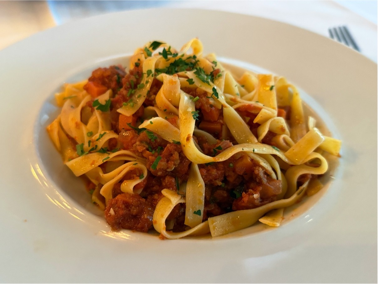 Crossroads Kitchen: food & drinks
