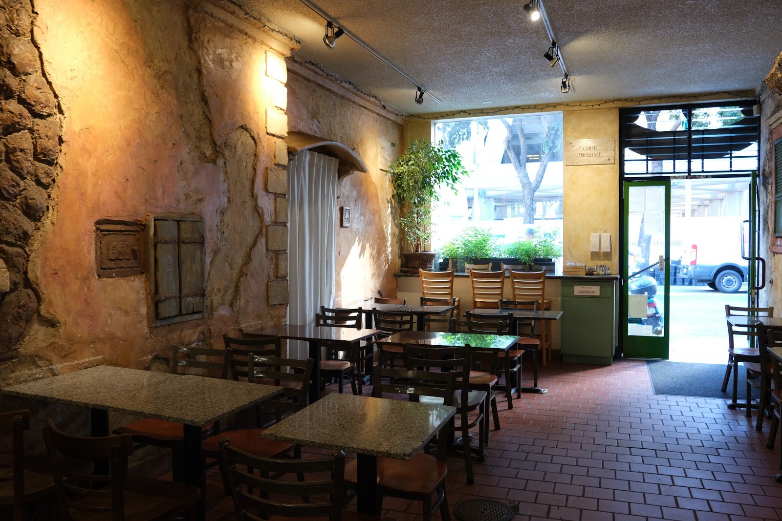 Tricolore Caffè & Pizzeria and Catering: the place