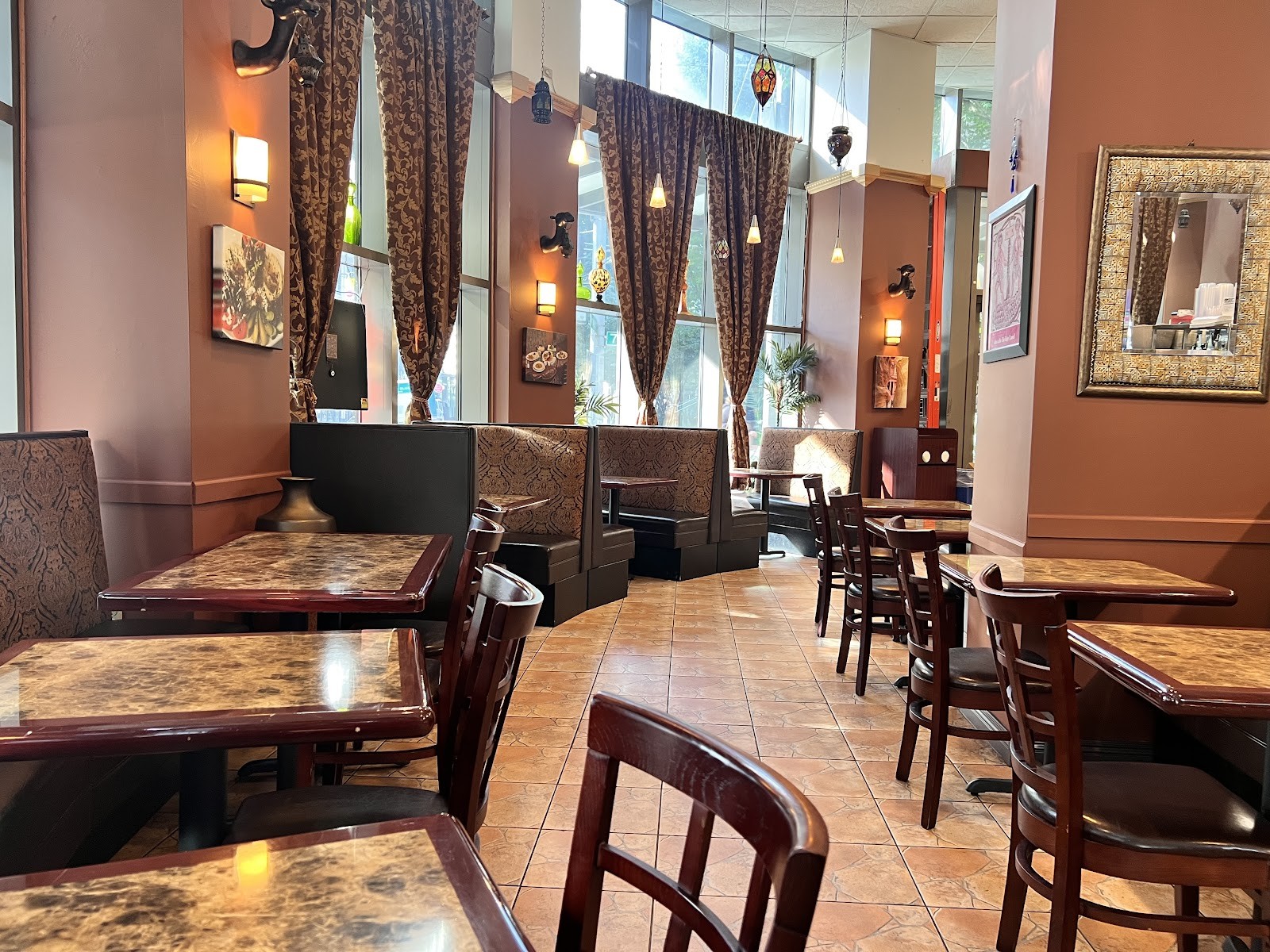 Petra Mediterranean Bistro: the place