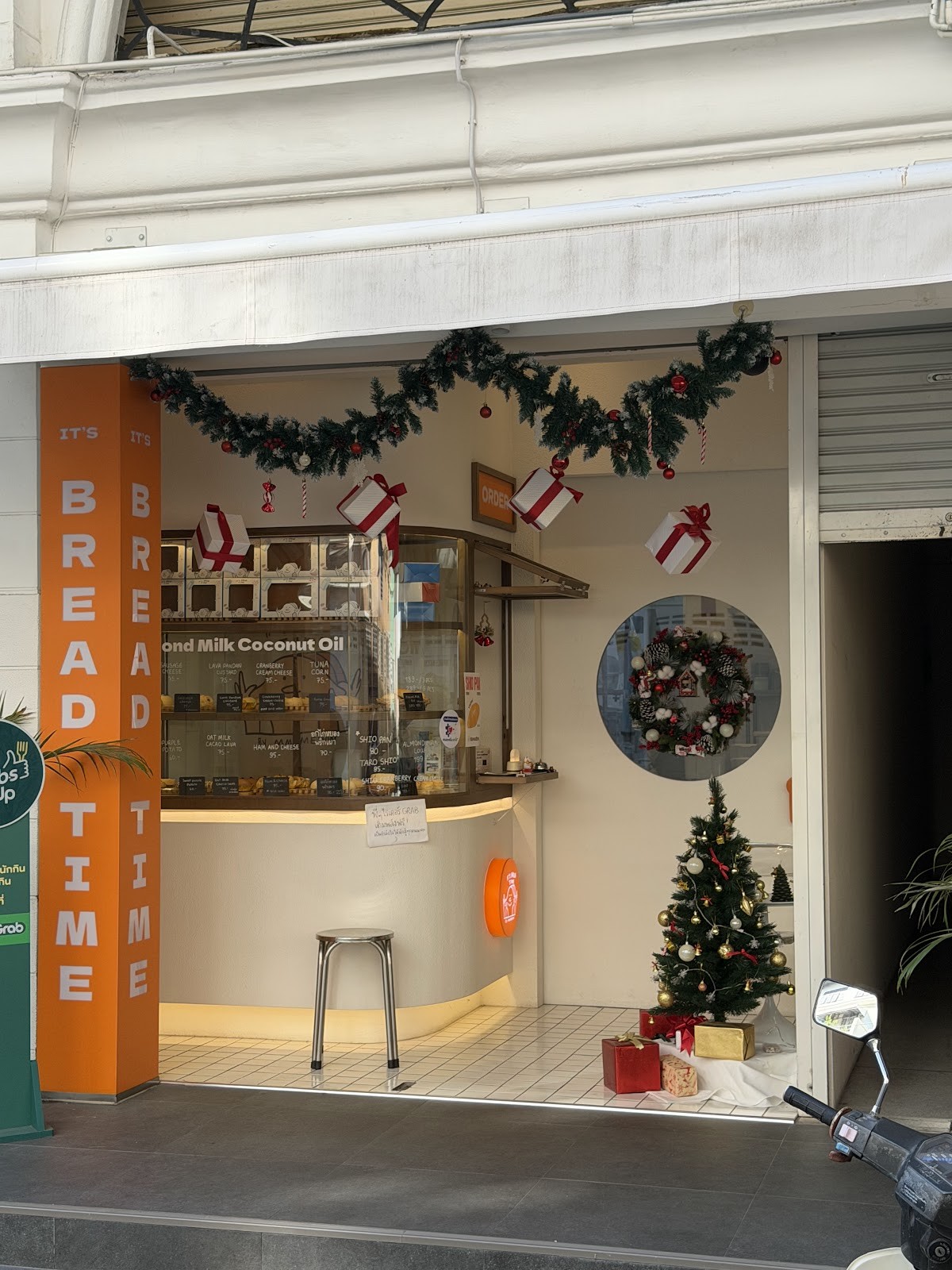 Itsbreadtimebymeww Charoen Nakhon Soi 10: the place
