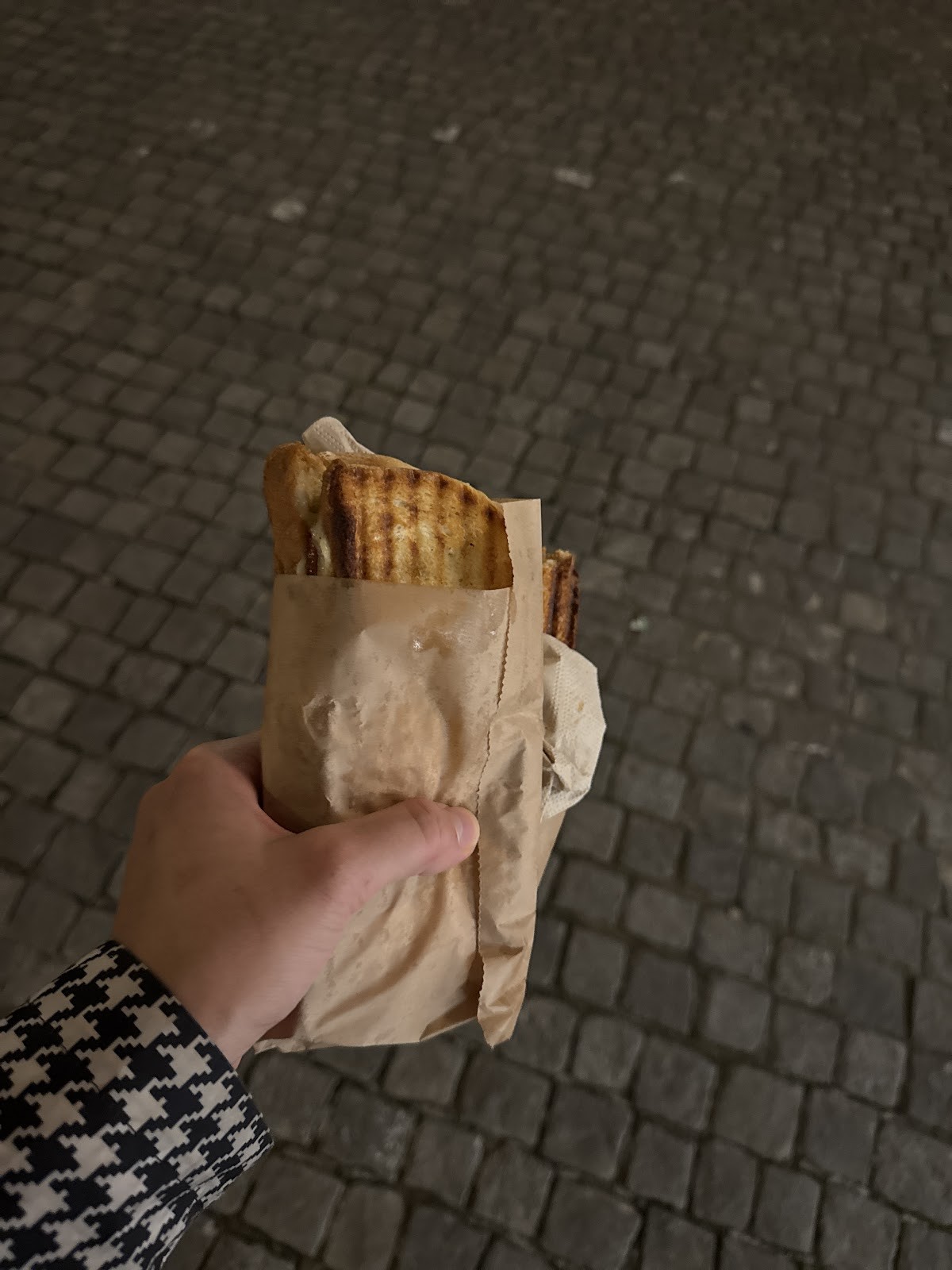 tat Meze Bar am Tag & Toastery at Night: food & drinks