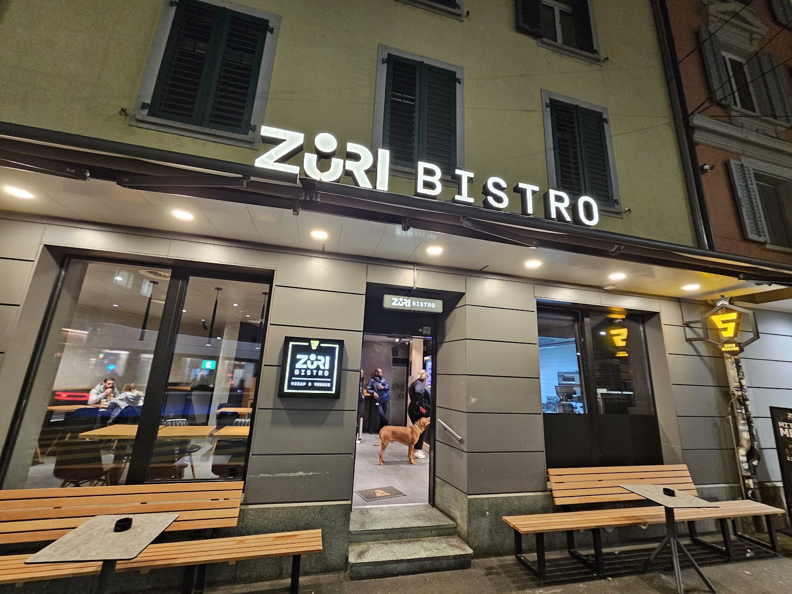 Züri Bistro Albisriederplatz: the place