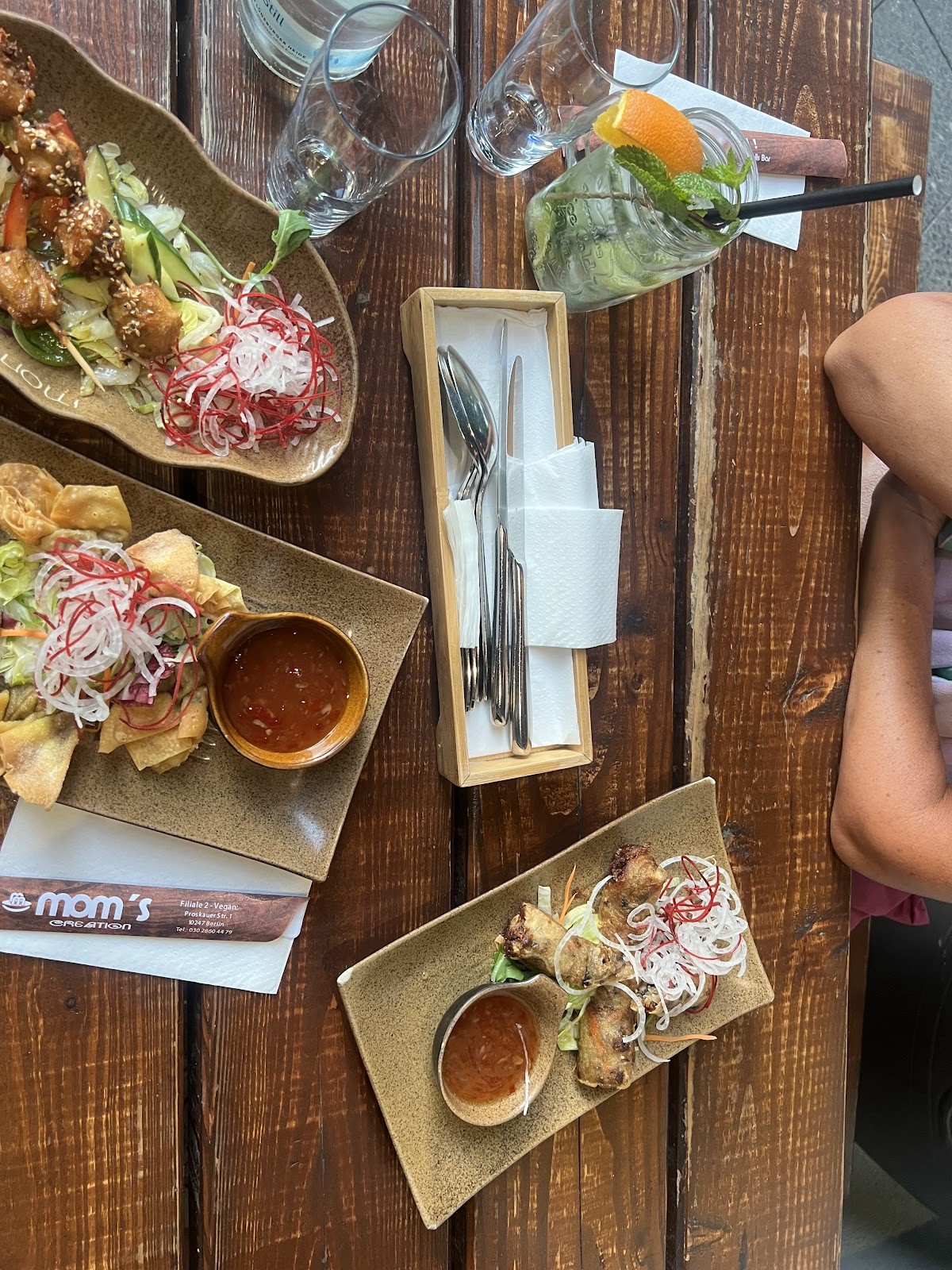 Mom's Creation Vegan Restaurant Friedrichshain: food & drinks