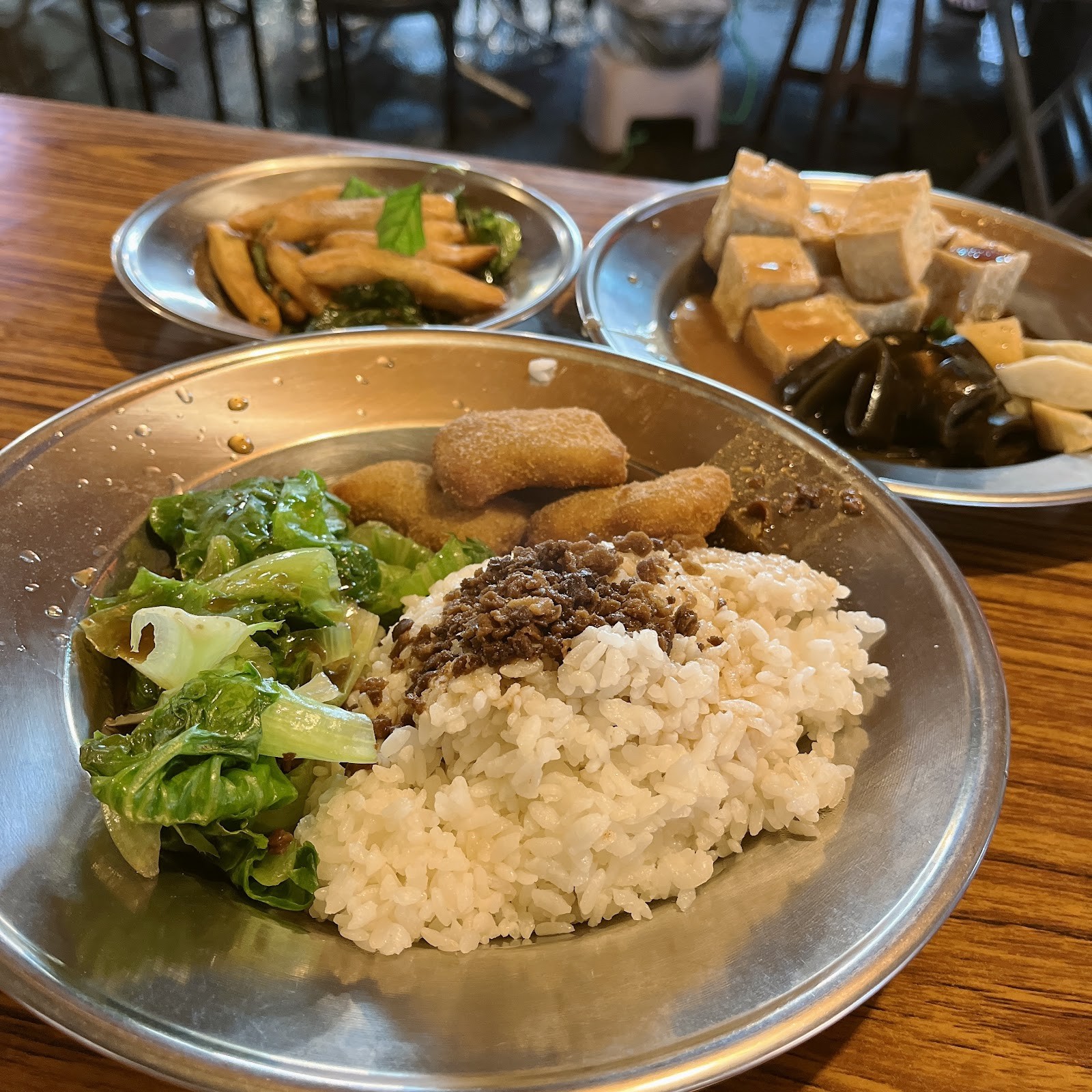 Bao Su Zhai Vegetarian Snack Bar: food & drinks