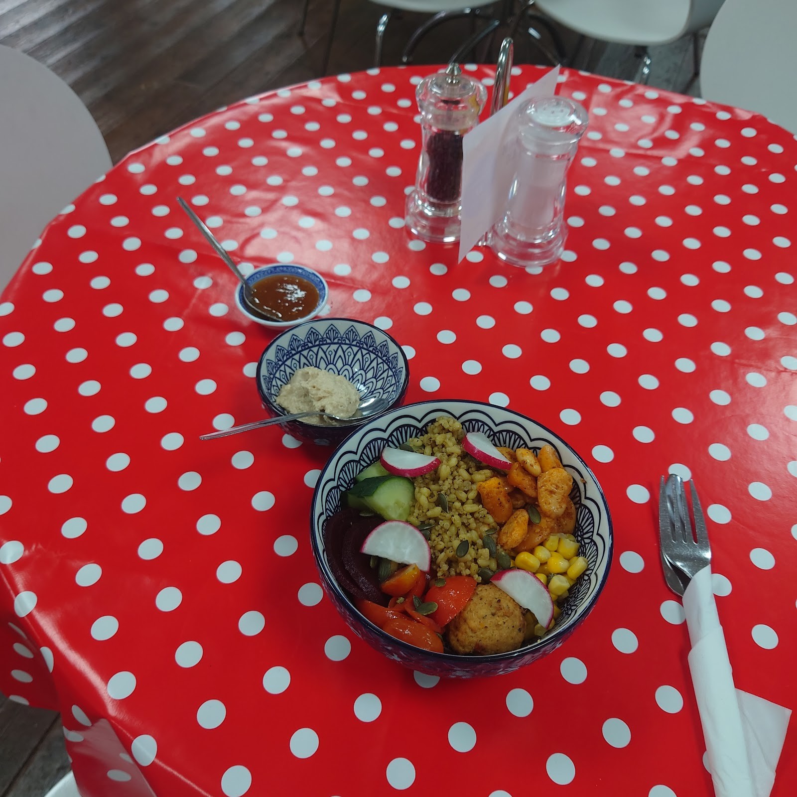 The Happy Yak Cafe: food & drinks