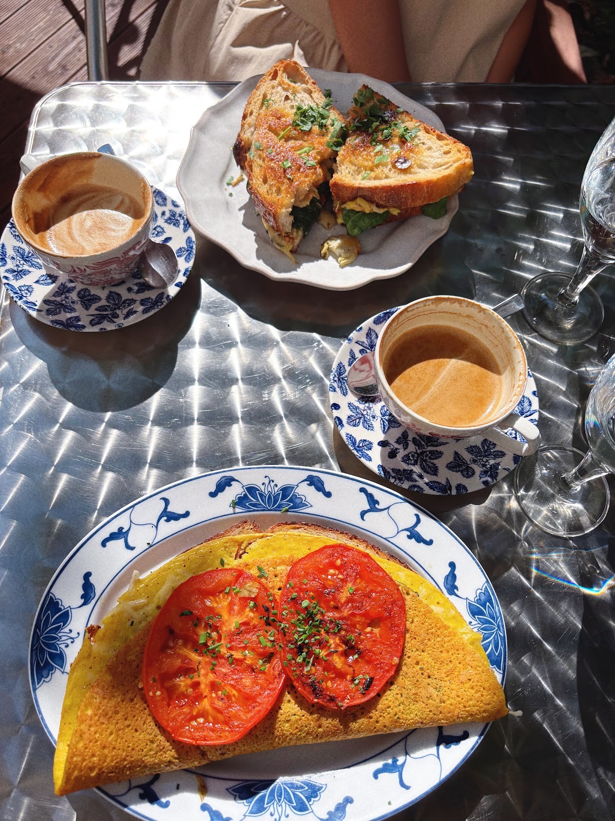 OM NOM NOM CAFÉ: food & drinks
