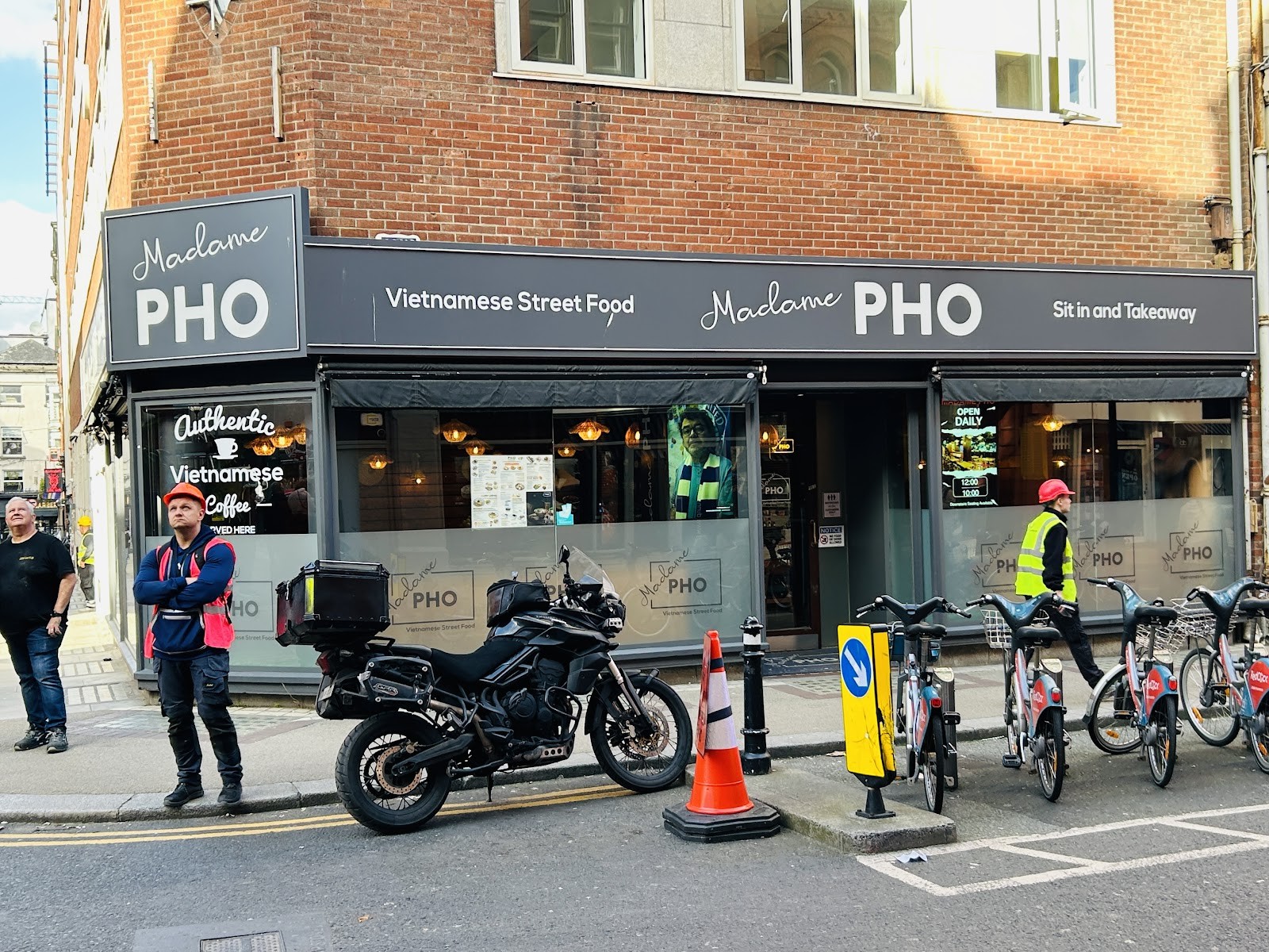 Madame Pho: the place