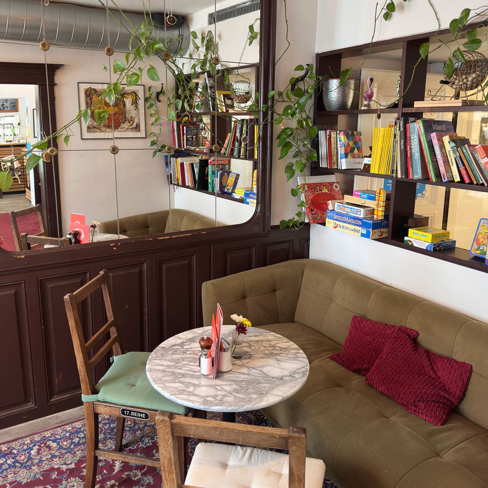 Kleines Wiener Café // Toluka Specialty Coffee Roasters: the place
