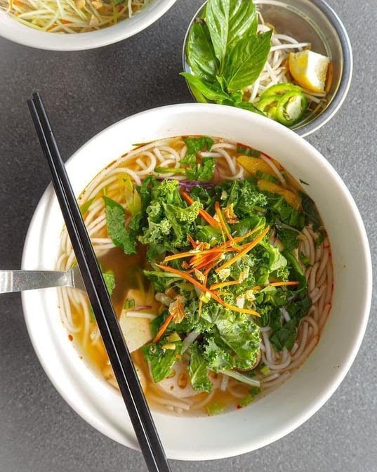 Chau Cafe: food & drinks