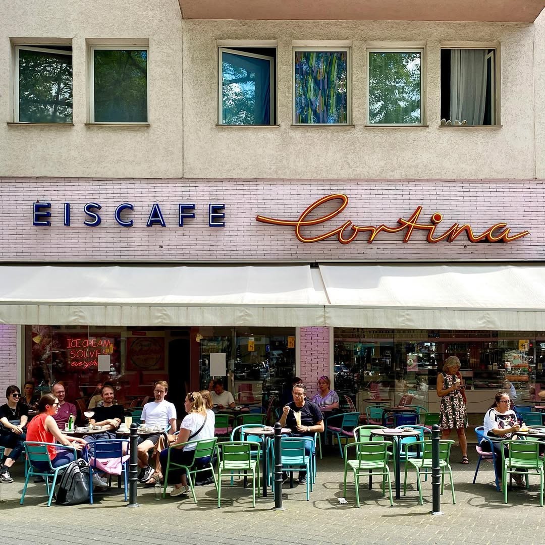 Eiscafé Cortina Köln | Milcheis, veganes Eis & Hundeeis am Zülpicher Platz: the place
