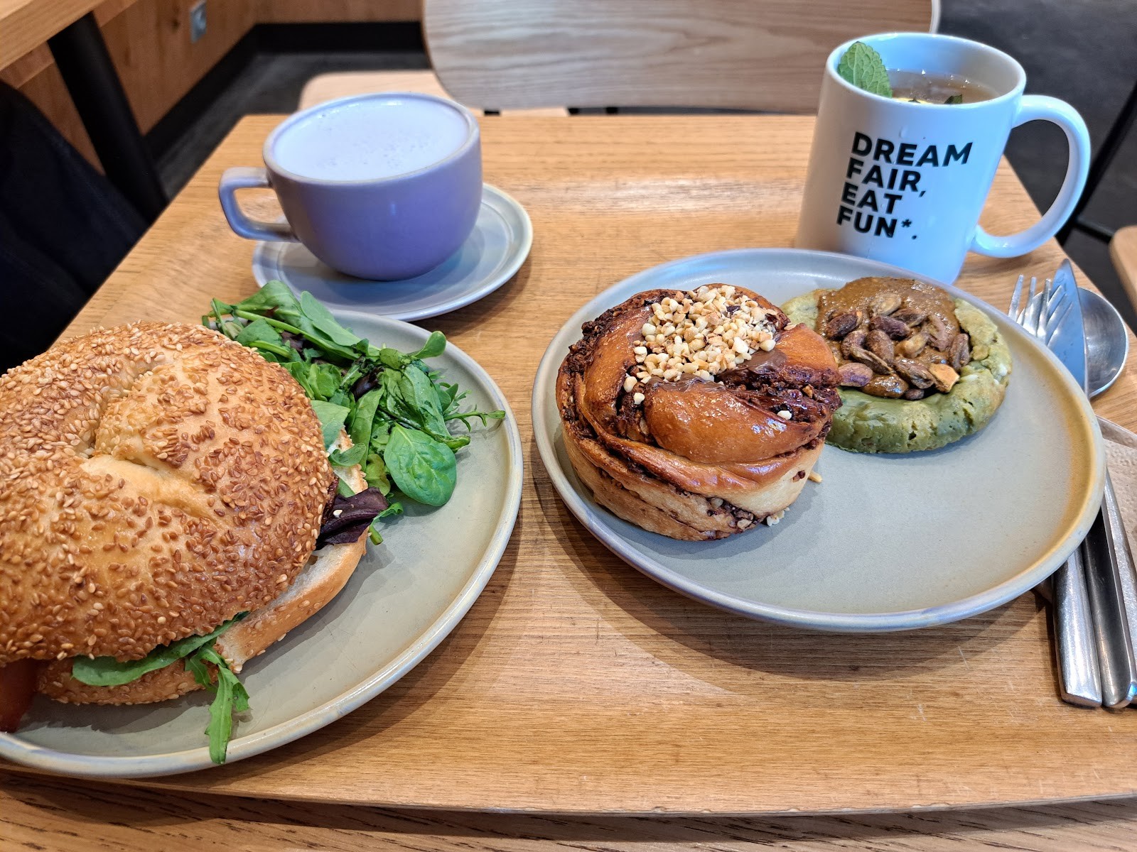 Land&Monkeys Roquette: food & drinks