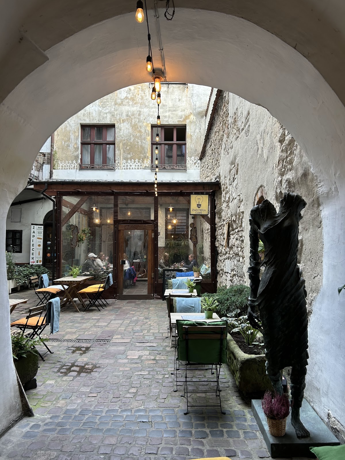 Żarówka Cafe: the place