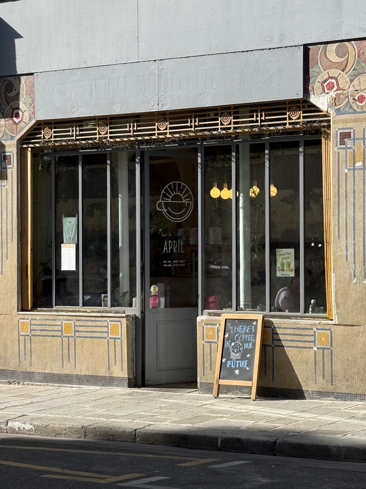 April Café: the place