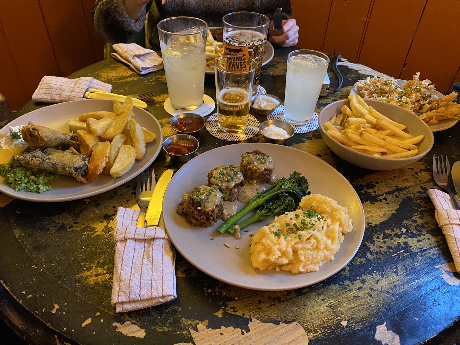 The Earth & Stars: food & drinks
