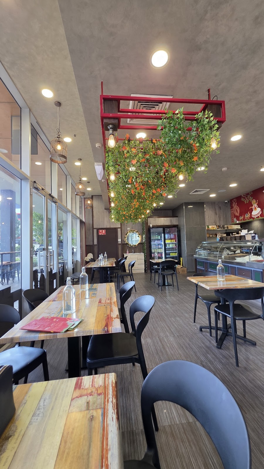Neelgri Cafe Vegetarian & Vegan: the place