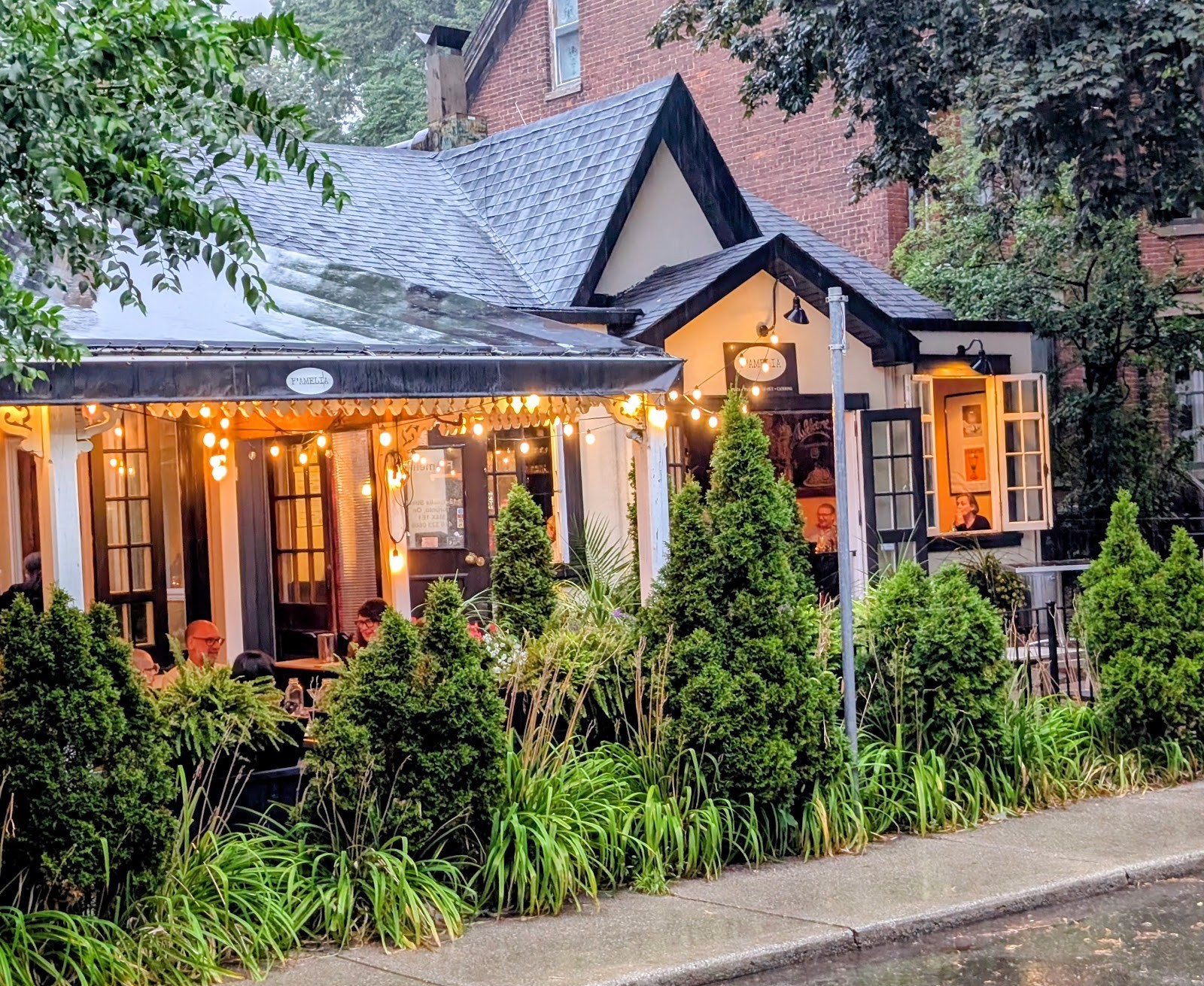 F'Amelia: the place