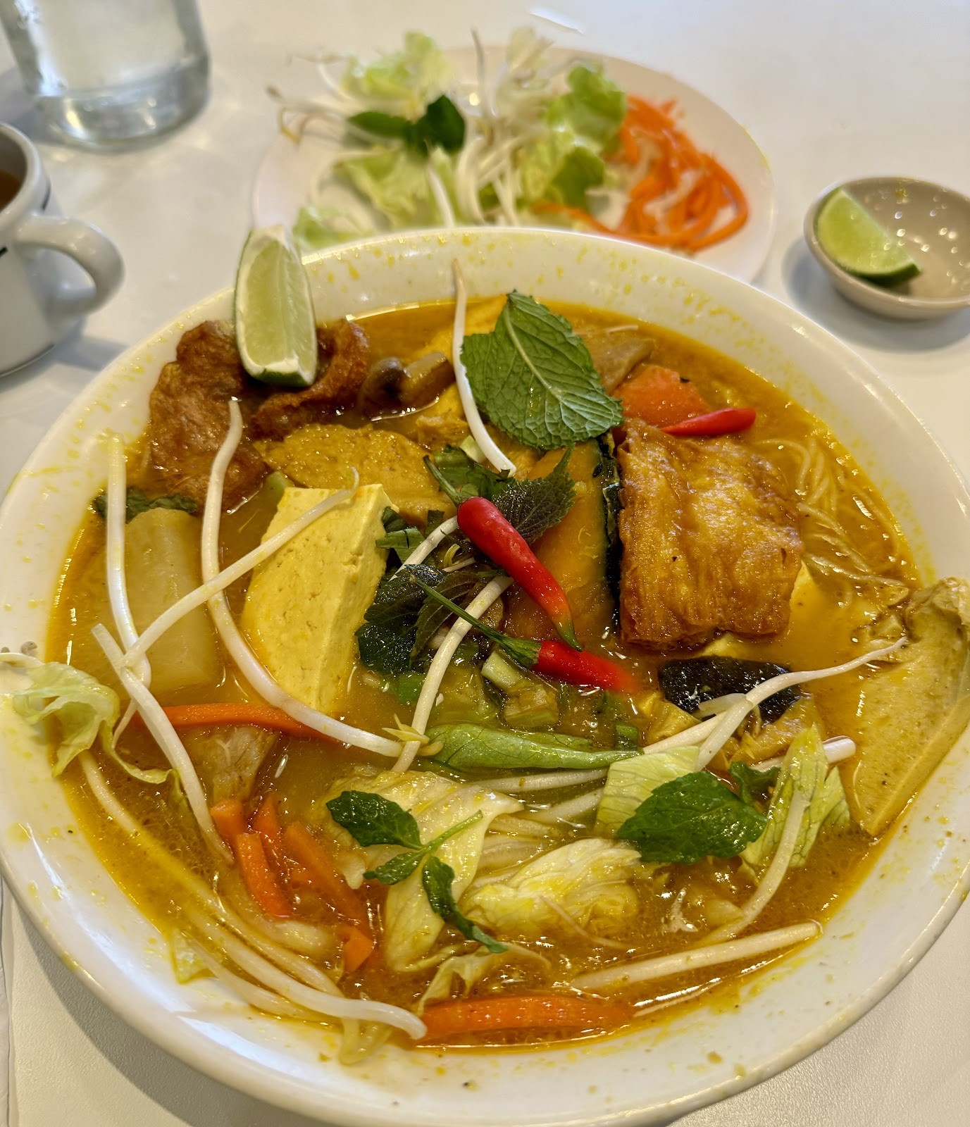 Mama's Tofu: food & drinks