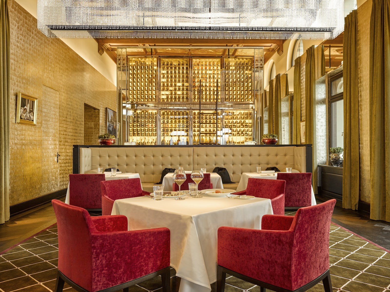 The Restaurant: the place