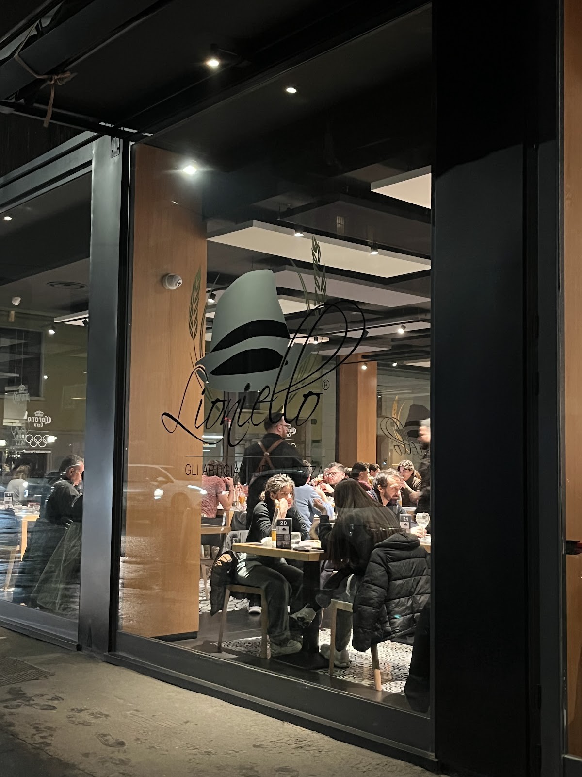 Pizzeria da Lioniello: the place