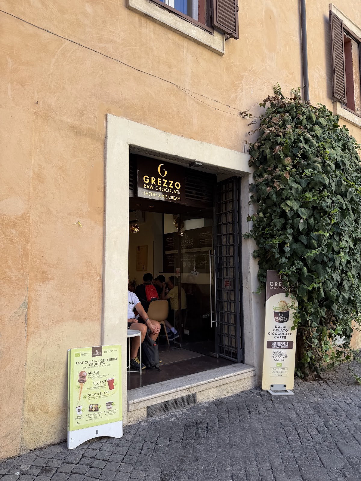 Grezzo Raw Chocolate - Piazza Mattei: the place