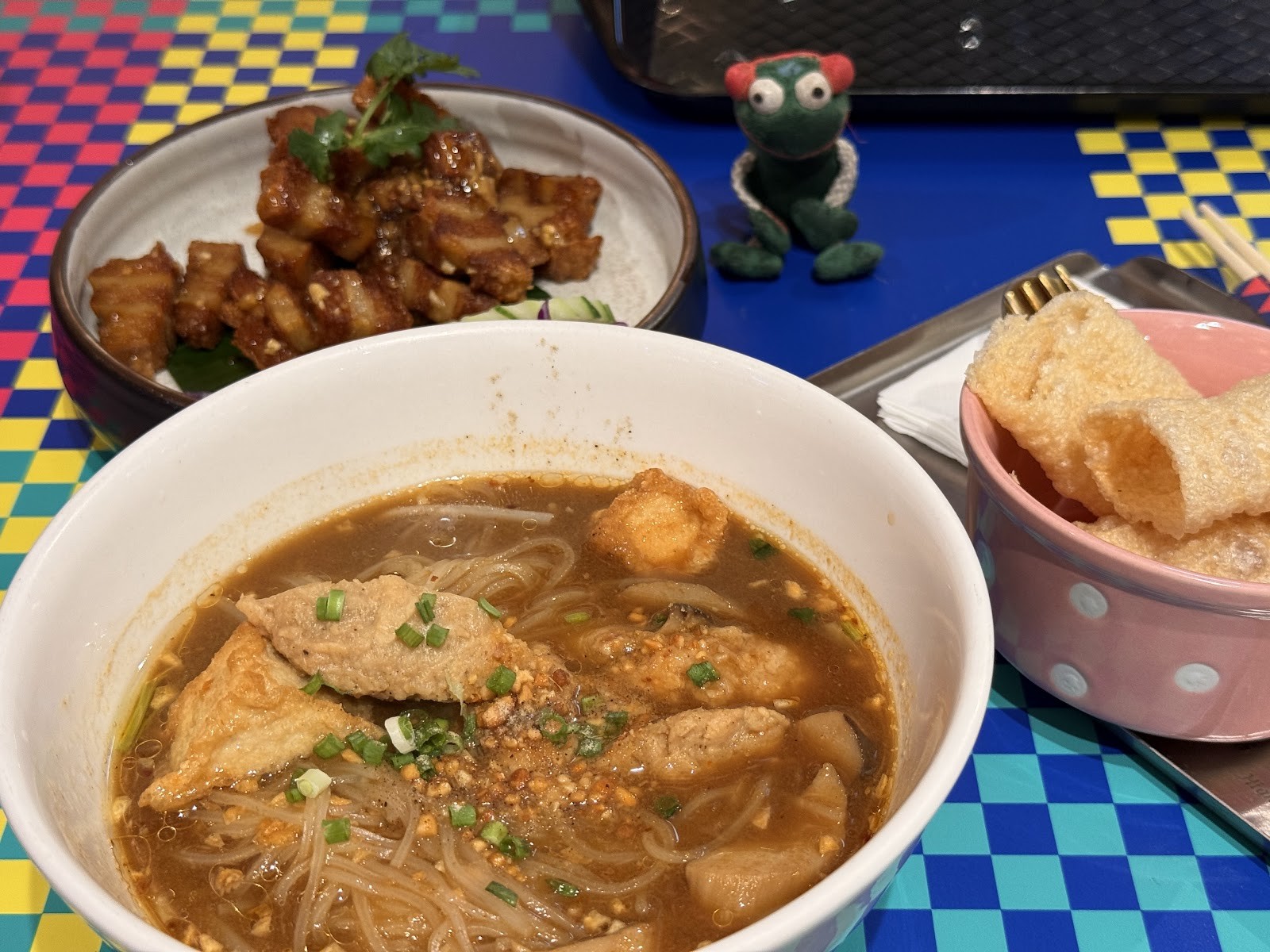 V Street Emsphere: food & drinks