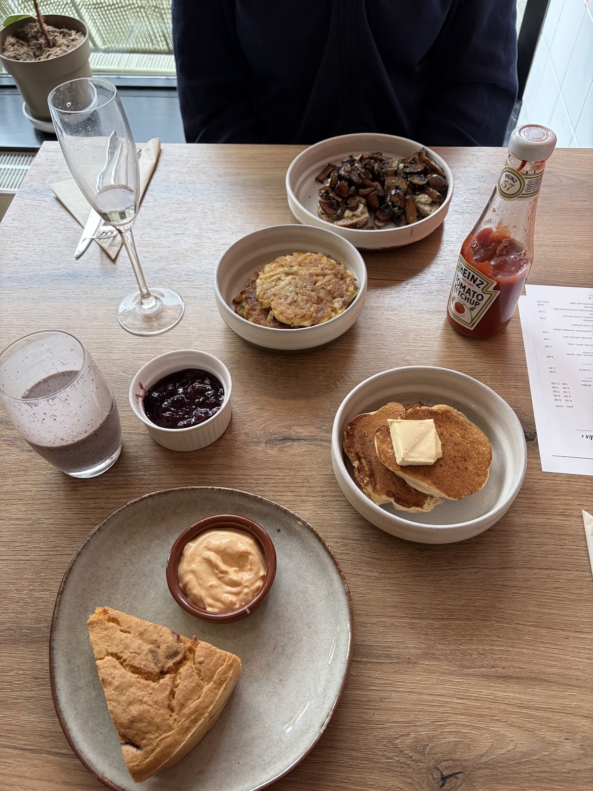 Cocoon Brunch: food & drinks