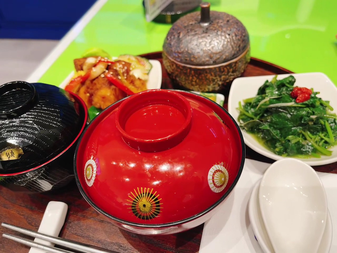 Glorious Jewel Vegetarian Cuisine: food & drinks