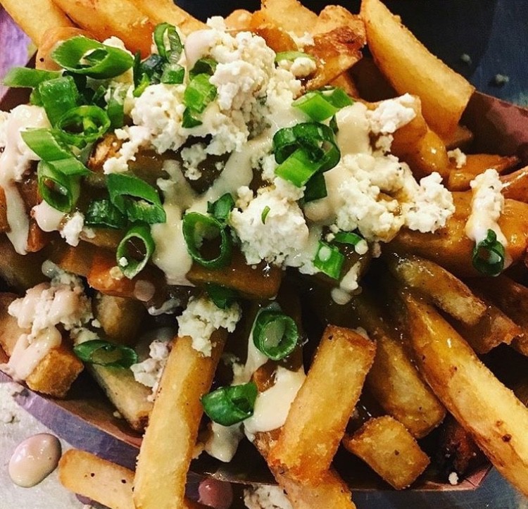 Pow Pow: food & drinks