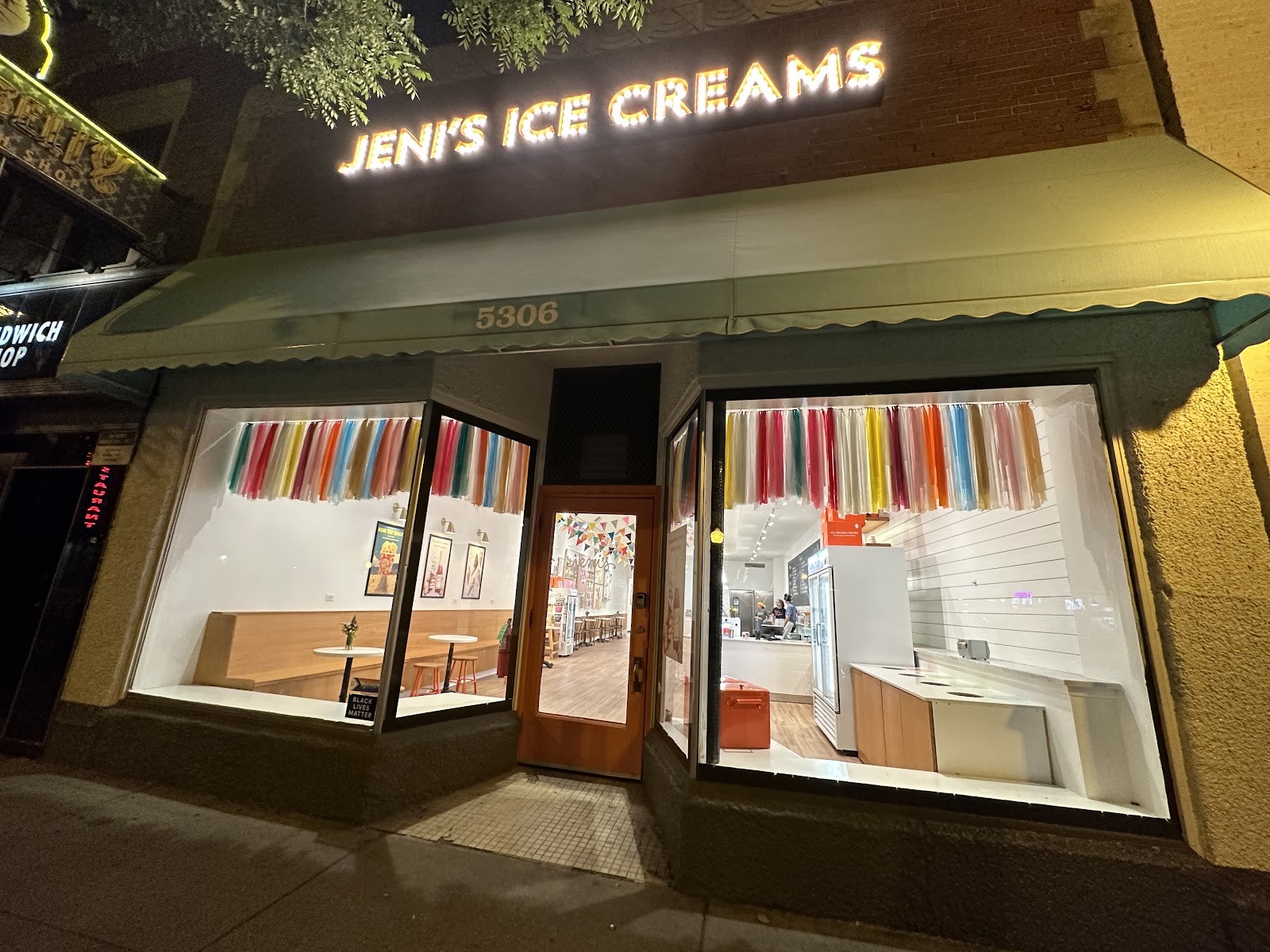 Jeni's Splendid Ice Creams: the place