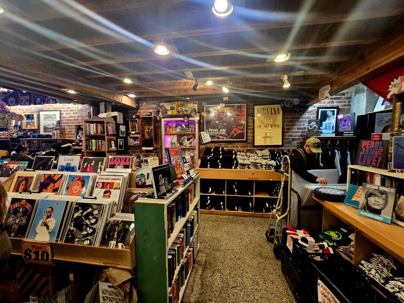 Easy Street Records & Cafe: photo 4