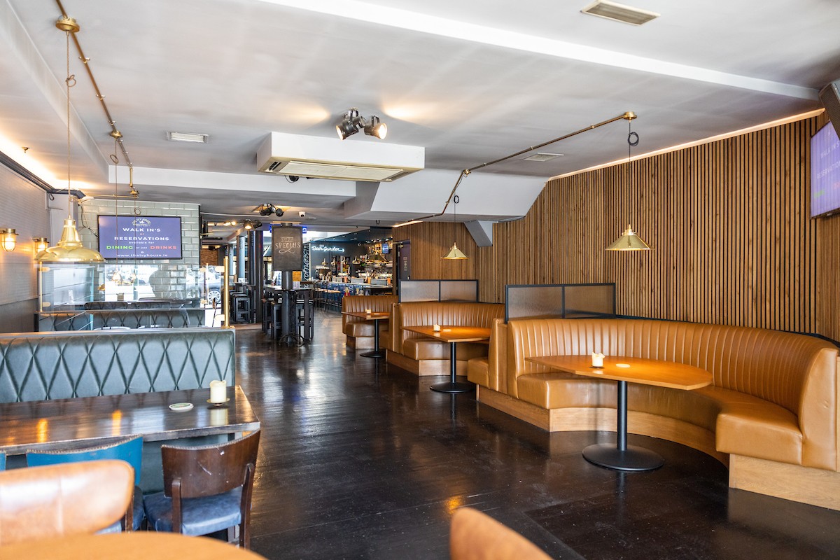 The Ivy House Bar & Restaurant: the place