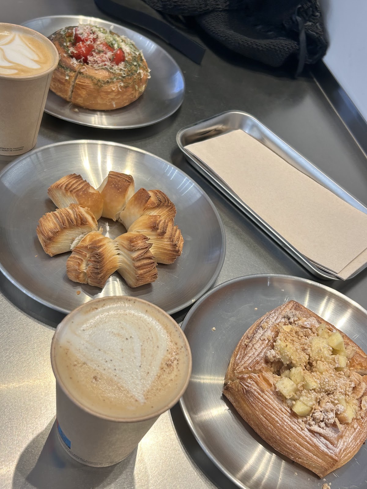 ALTERNA Mostrador Gelat: food & drinks