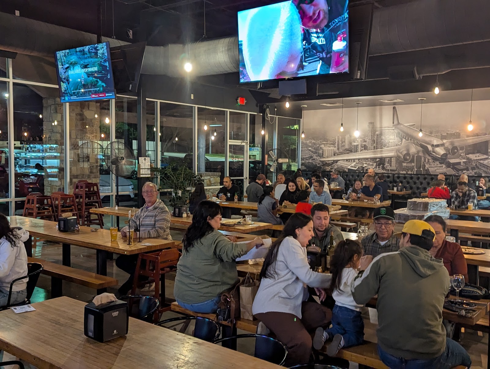 Aviator Pizza & Drafthouse: the place