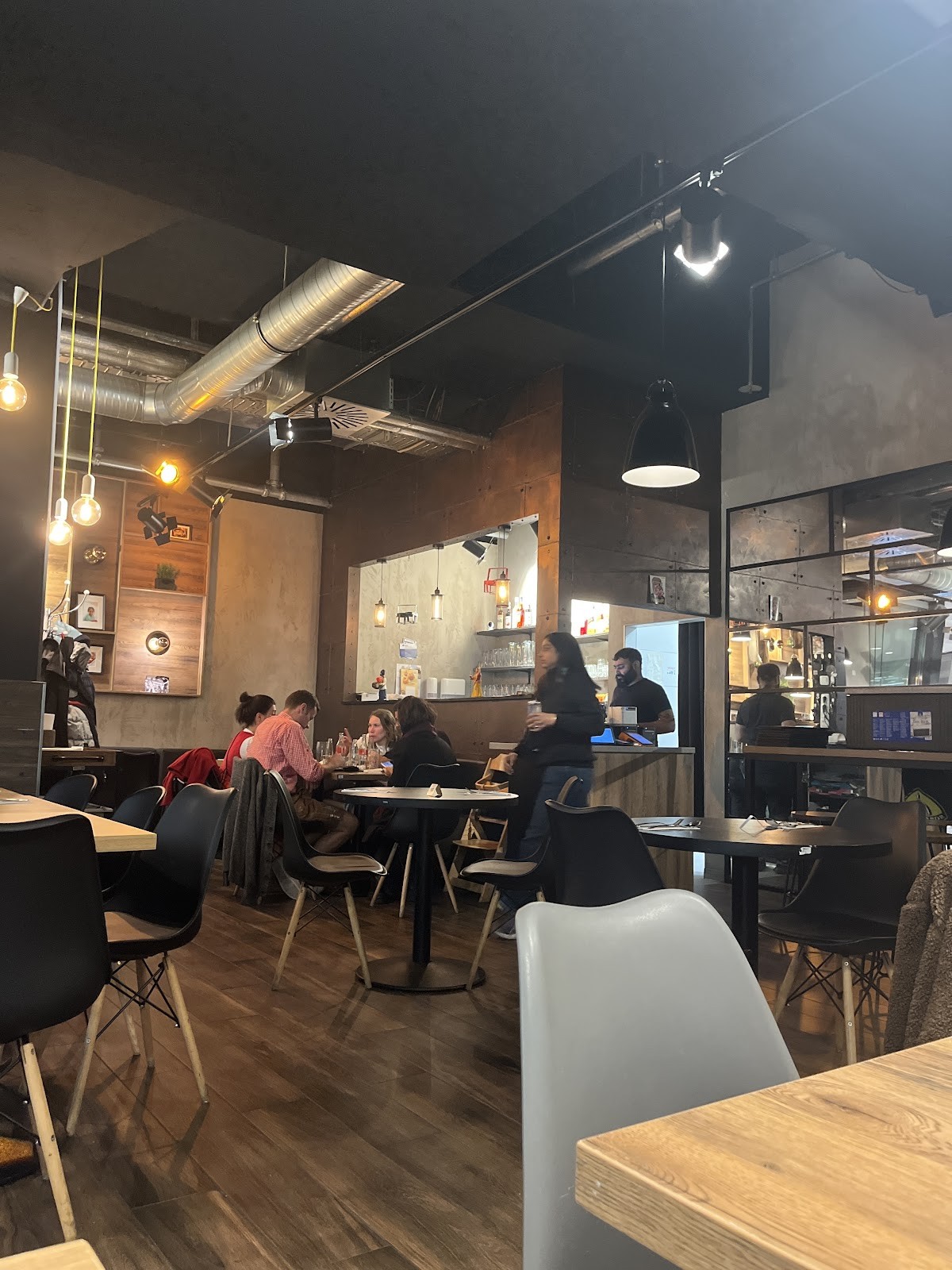 Restaurant In-Dish: the place