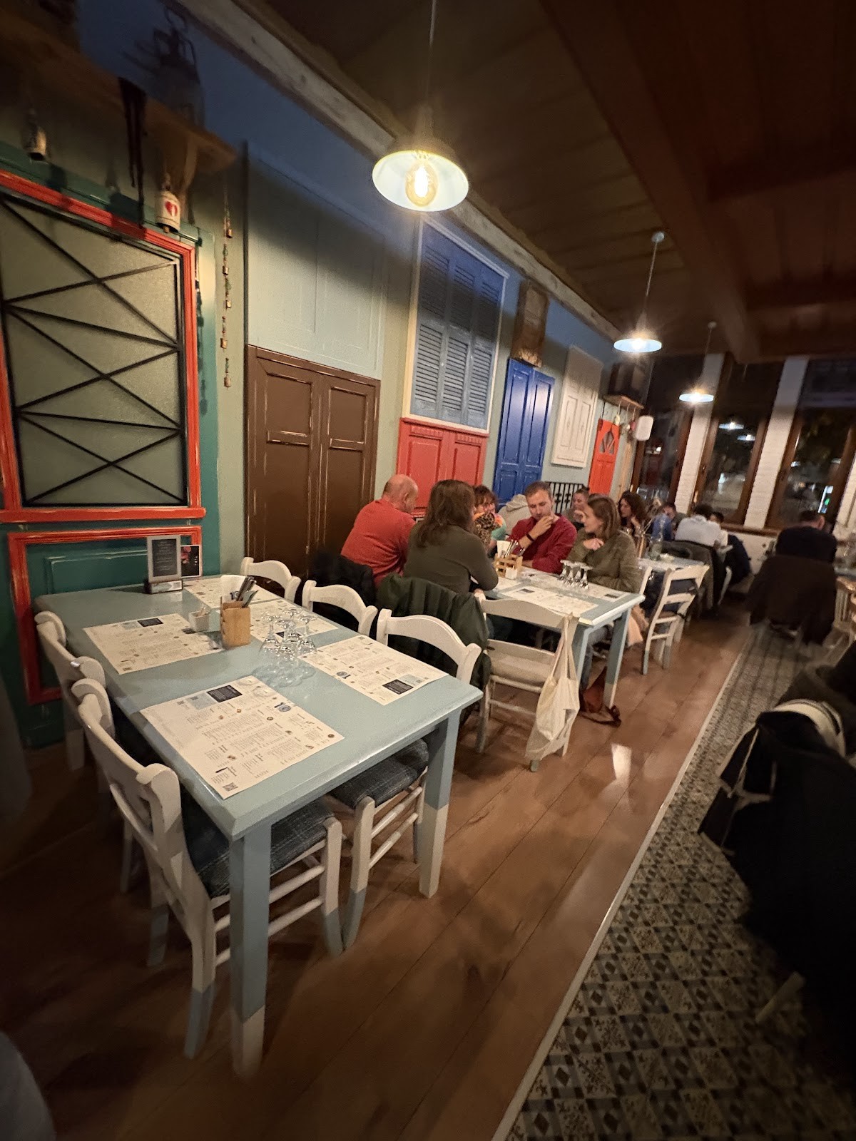 Meze Meze Taverna: the place