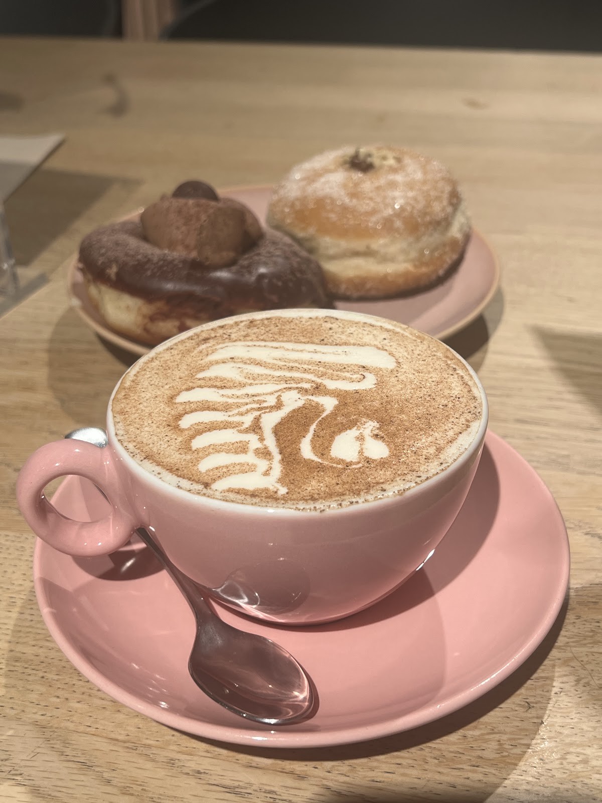 Brammibal's Donuts: food & drinks