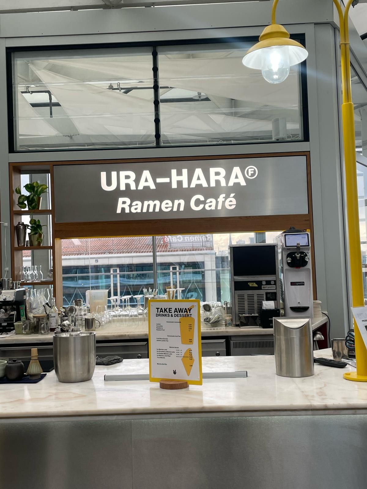 URA-HARA Ramen Cafe: the place