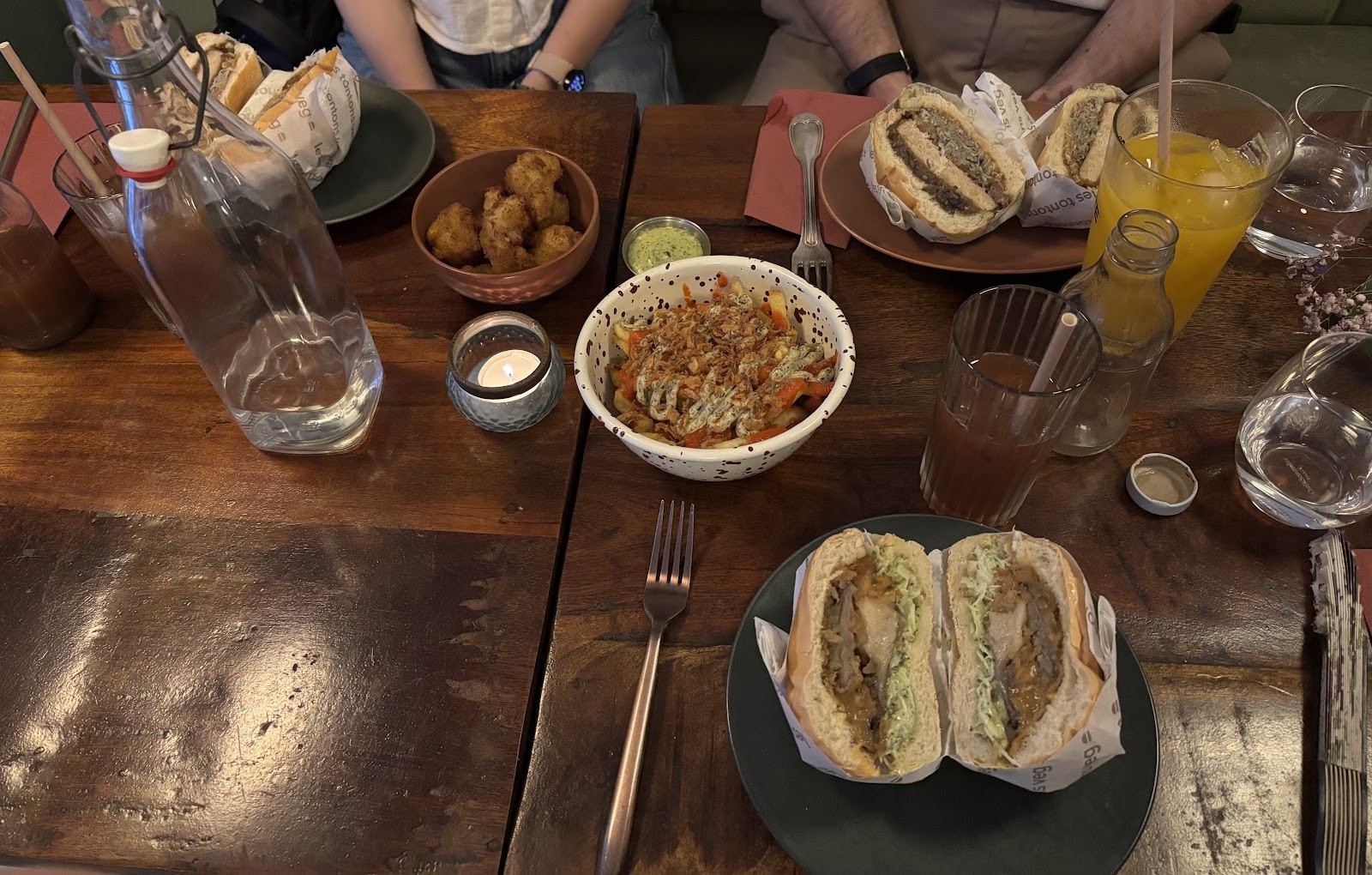 Les Tontons Veg: food & drinks