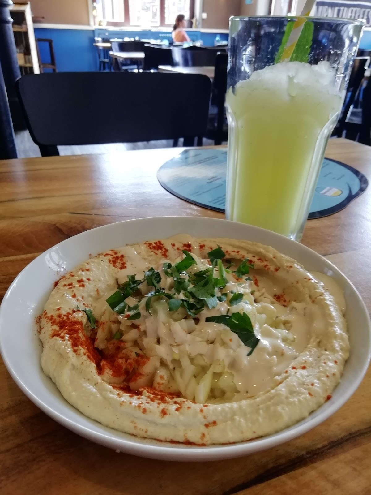 Hummus Küch': food & drinks