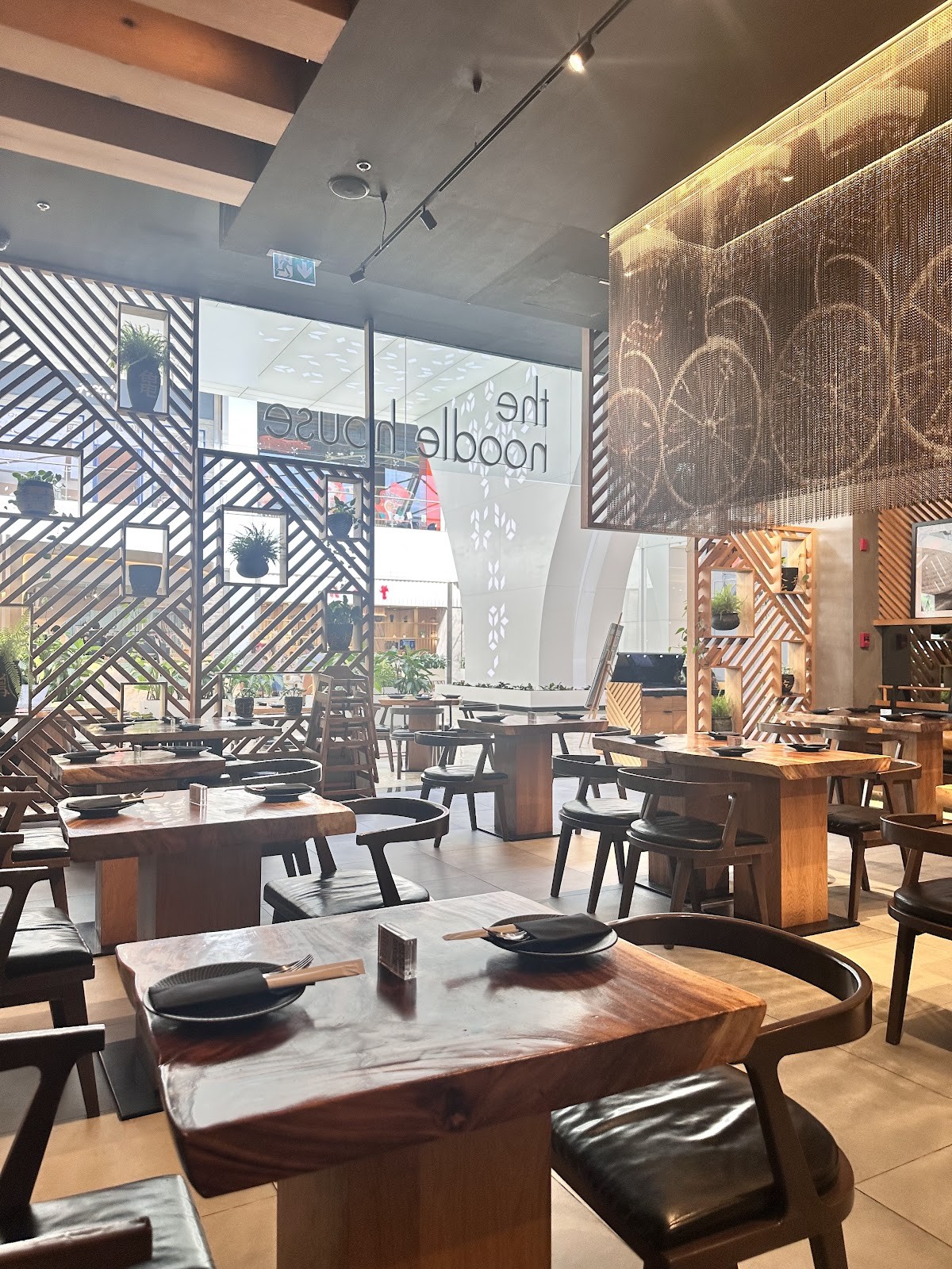 The Noodle House Palm Jumeirah Mall: the place