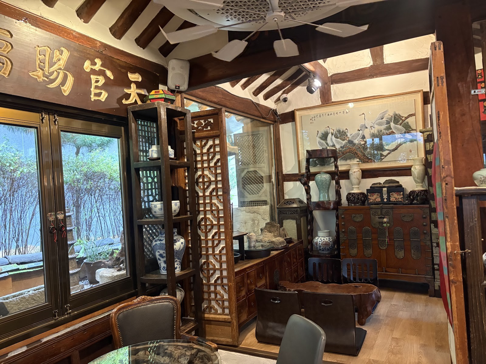 Sinyet chatjip (Shin Tea House): the place