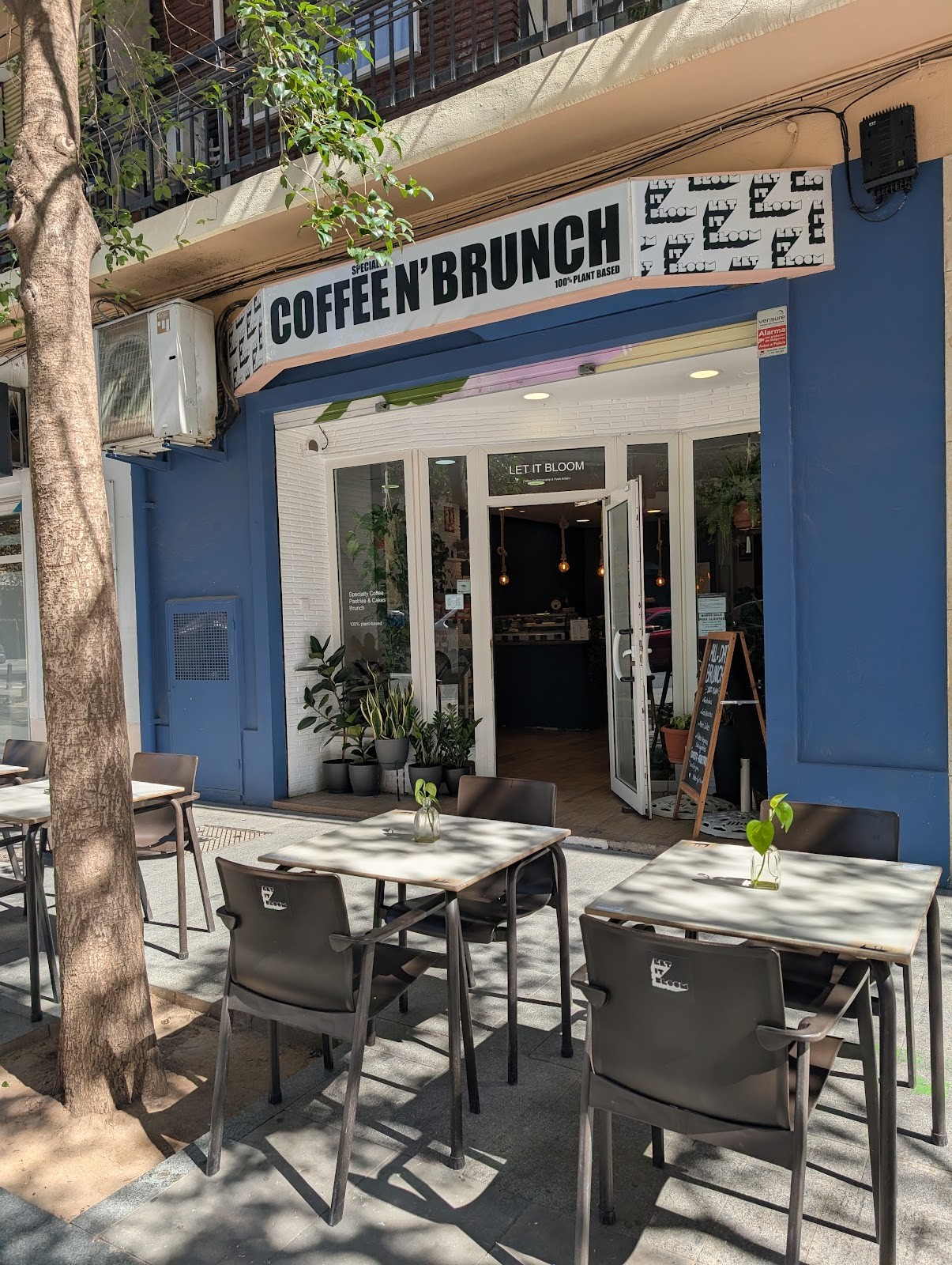 LET IT BLOOM - Specialty Coffee n' Brunch: the place
