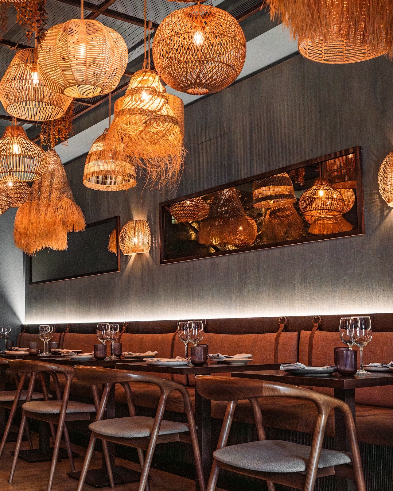 MUST FOOD & WINE: the place