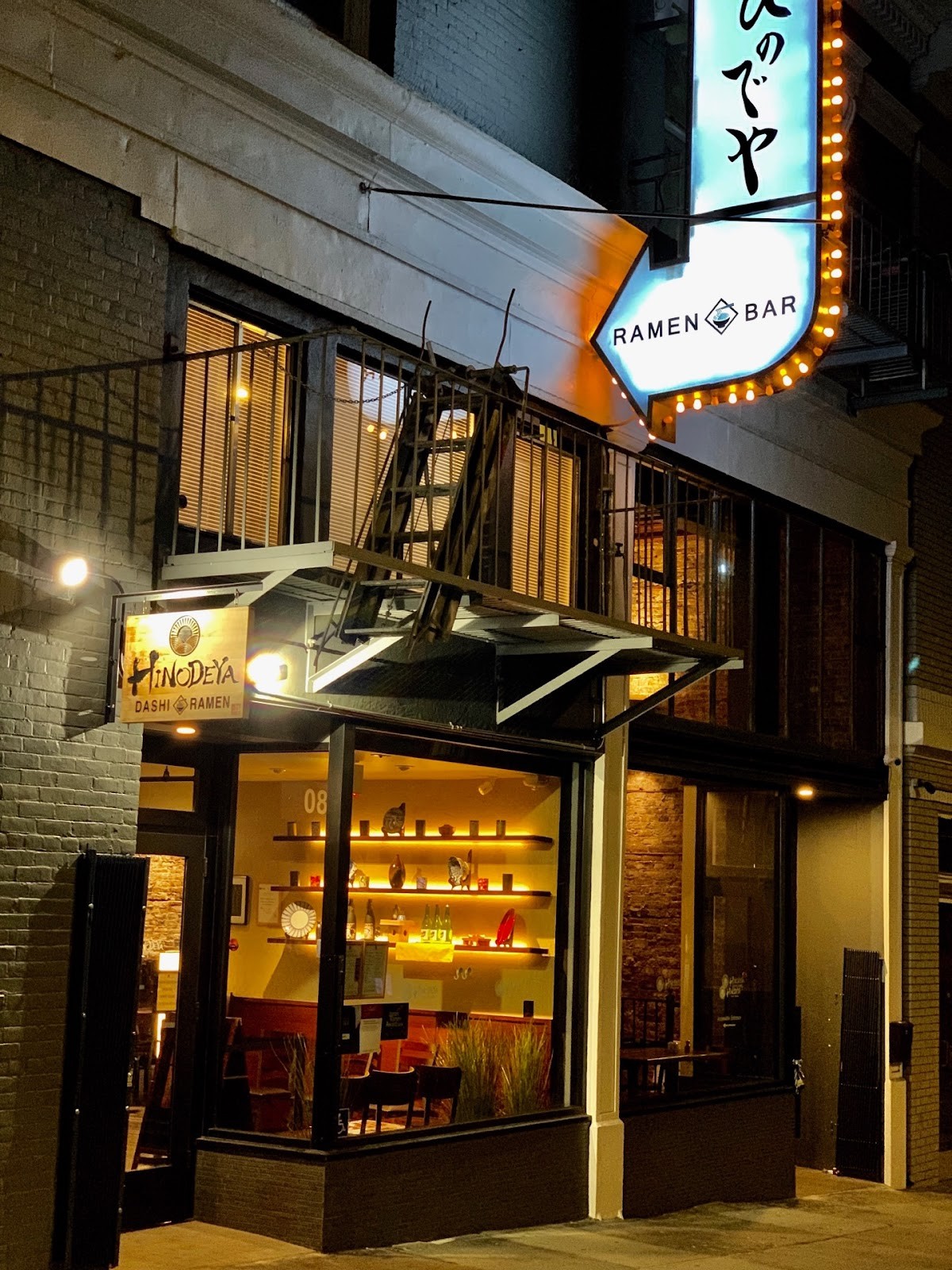 HINODEYA Ramen & Bar Downtown: the place