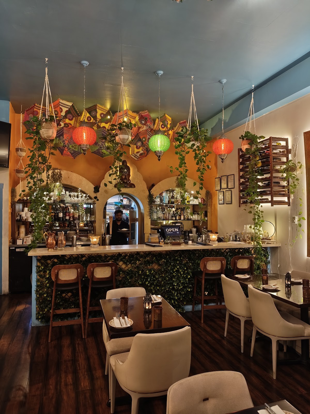 Hariyali Express Indian Cuisine & Bar: the place