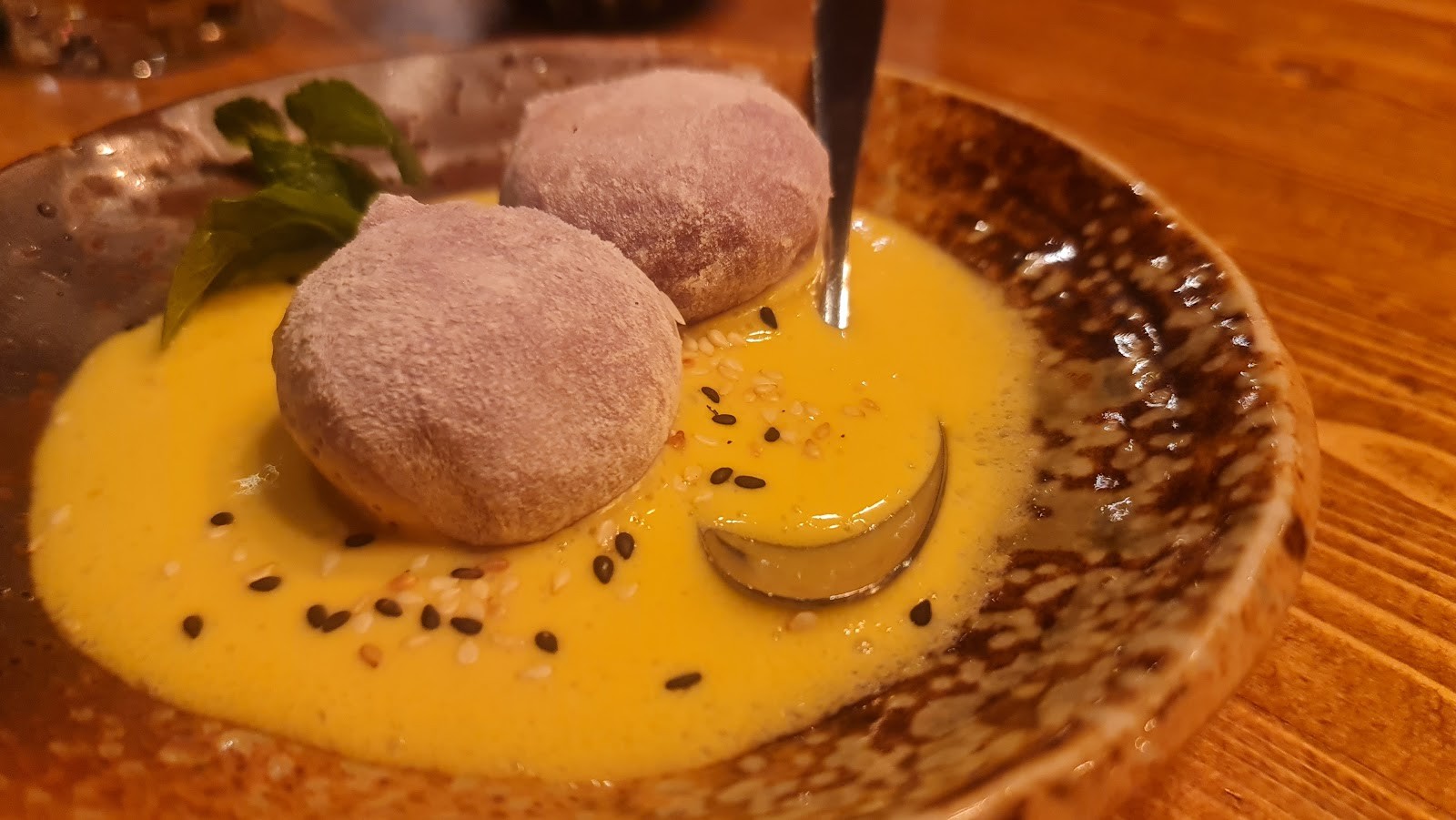 TA Vegan House Altona: food & drinks