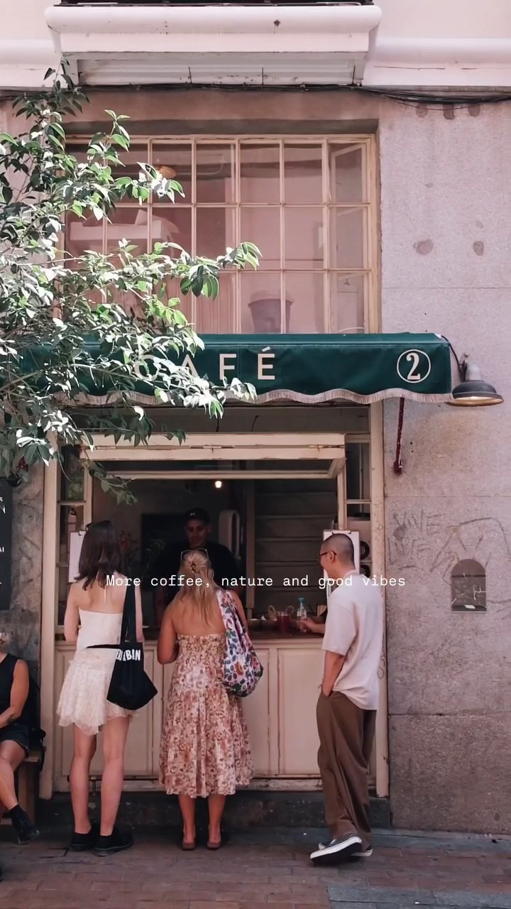 Pan y Pepinillos Café: the place