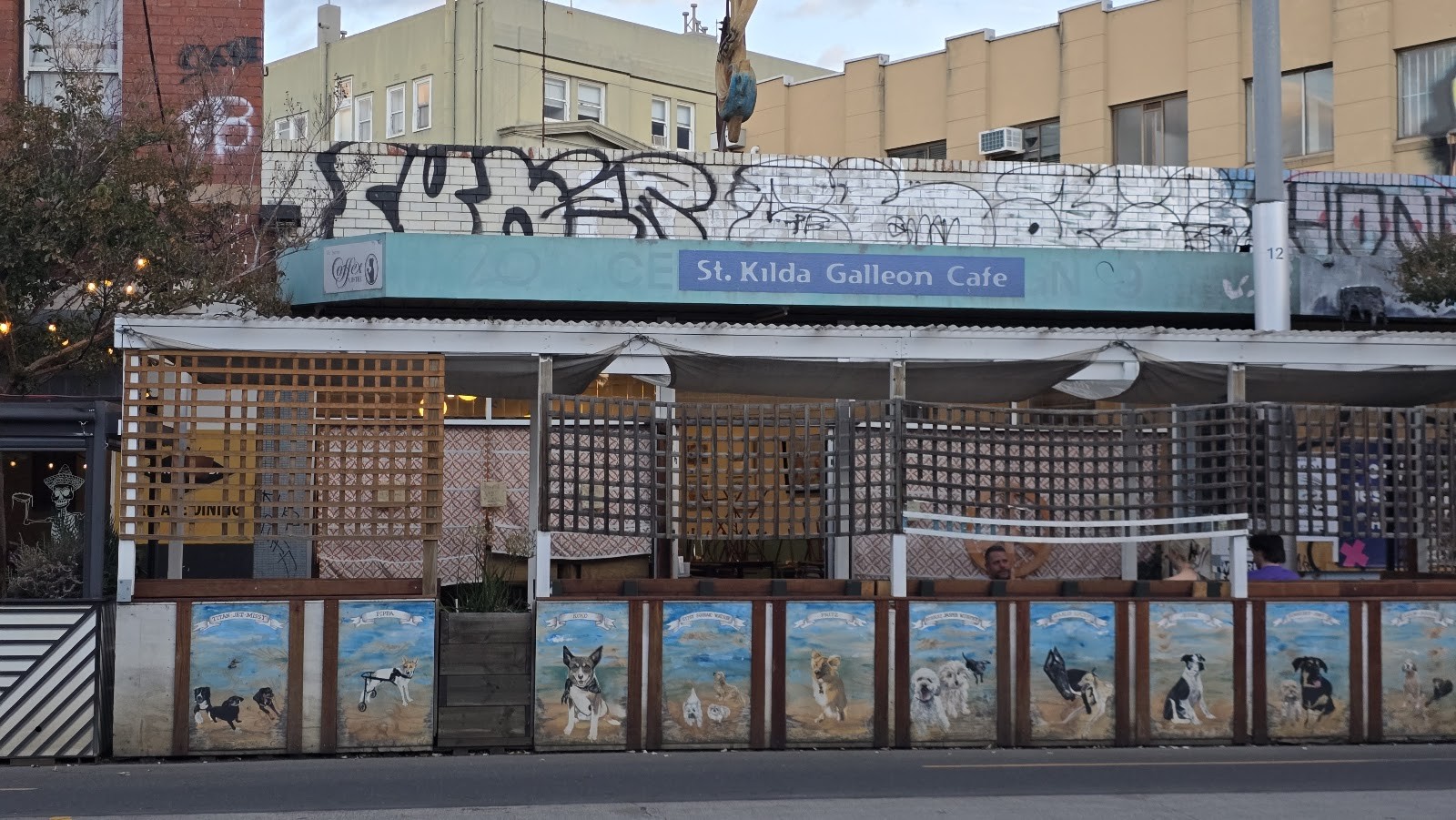 Galleon Cafe: the place